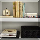 B09. Books and décor. 